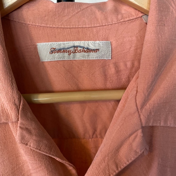 Tommy Bahama Tropic Isles 100% Silk Textured Camp Shirt, Mango, Size Medium - Picture 4 of 13